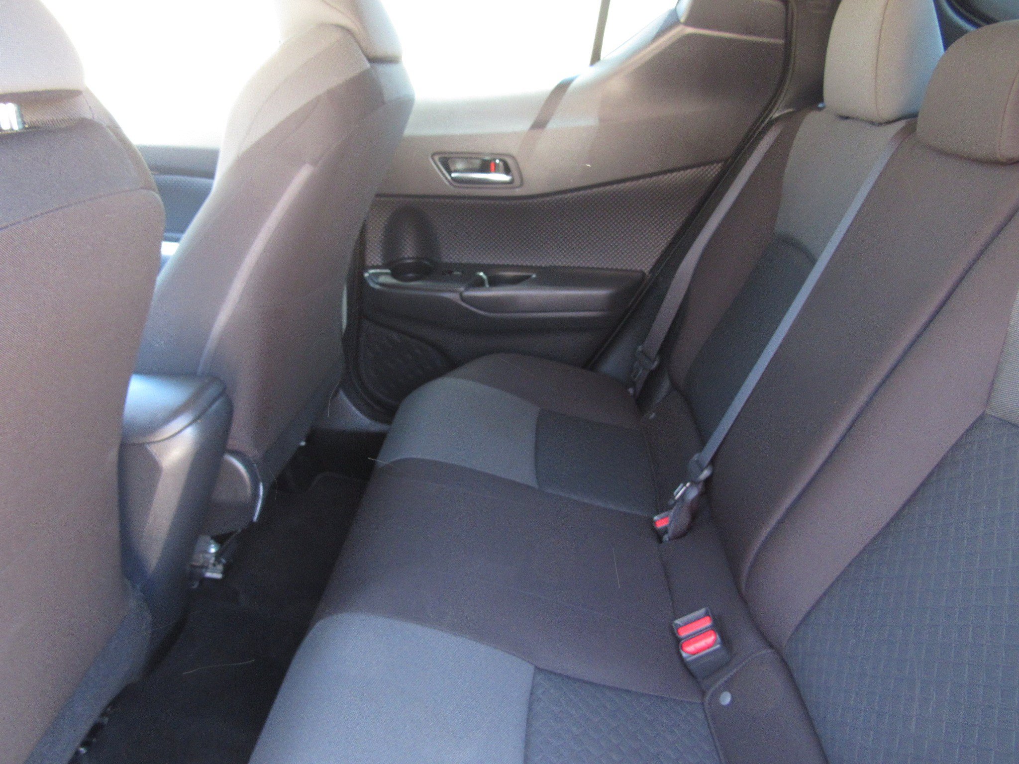 Used 2021 Toyota C-HR LE FWD image 13