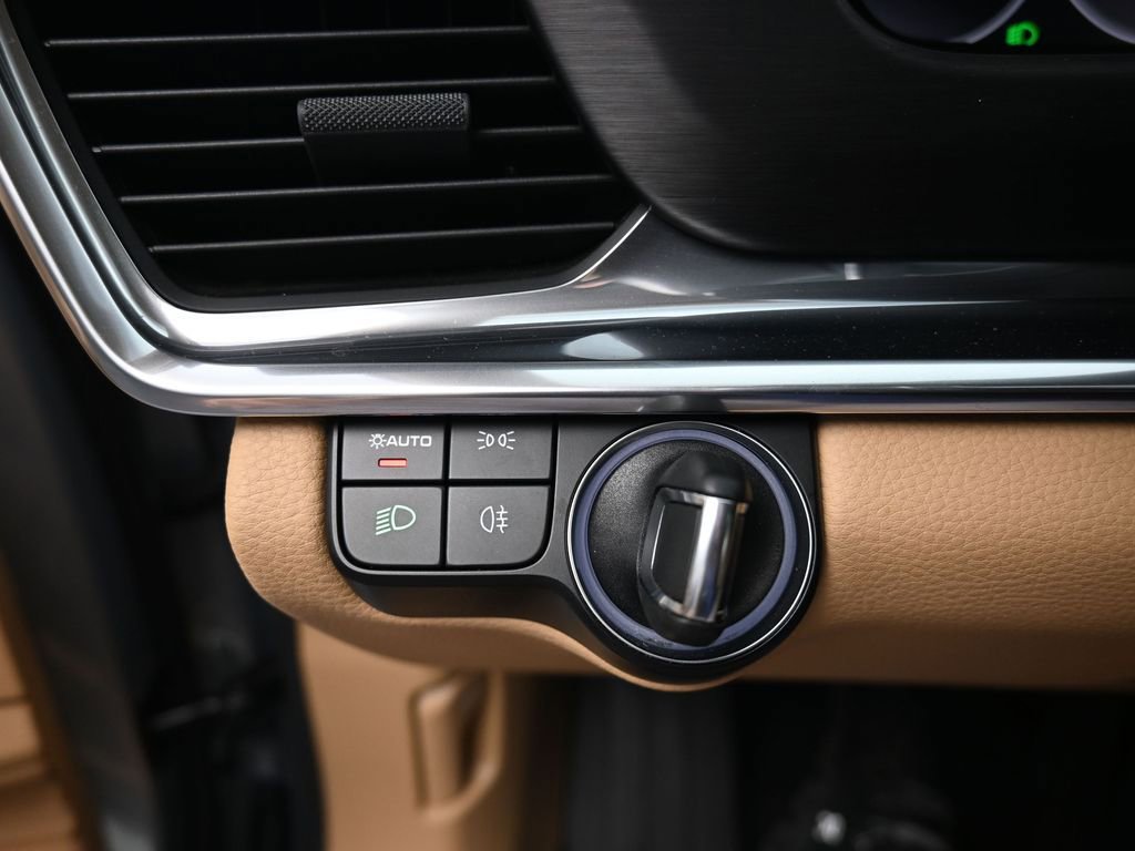 Certified 2022 Porsche Panamera Platinum Edition image 23