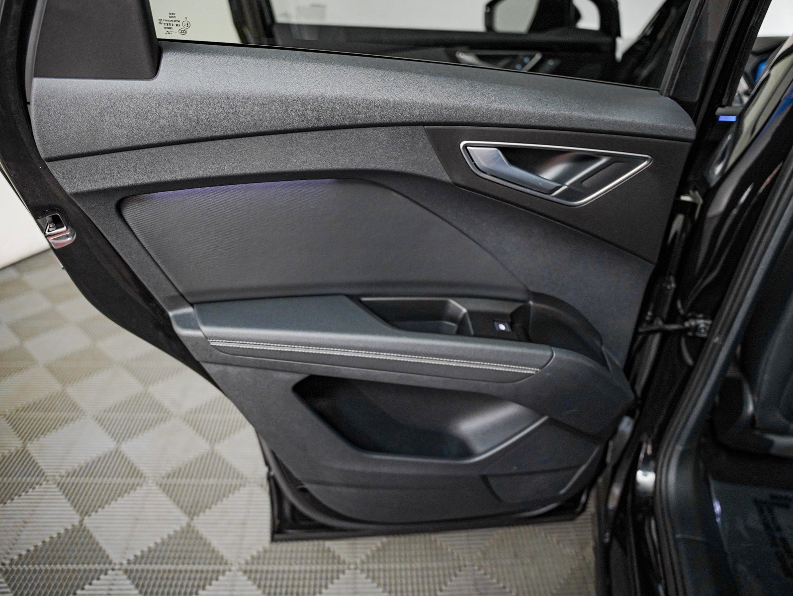 Used 2024 Audi Q4 e-tron Premium Plus w/ Premium Plus image 23