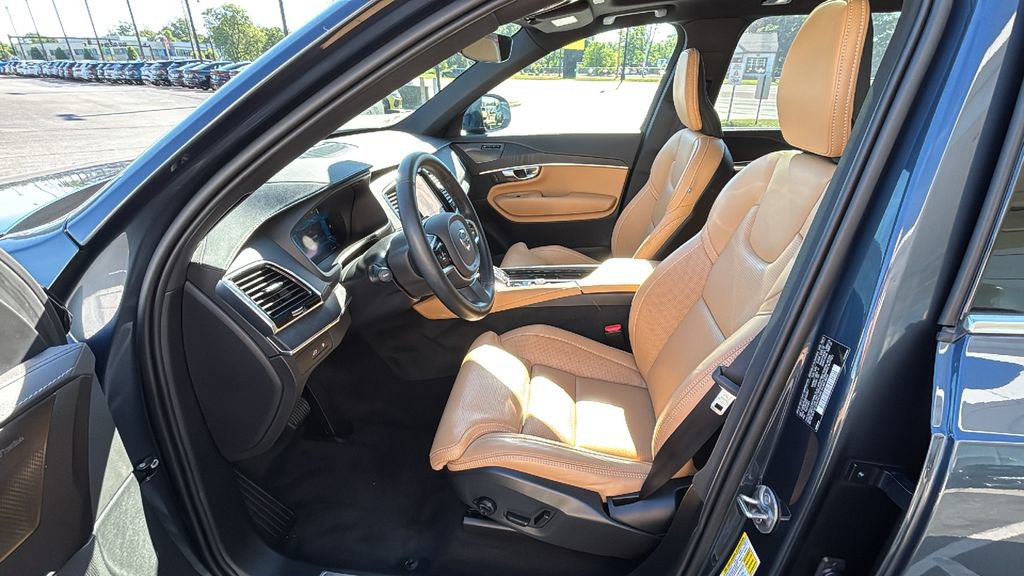 Used 2025 Volvo XC90 T8 Ultra w/ Protection Package Premier AWD/4WD image 24