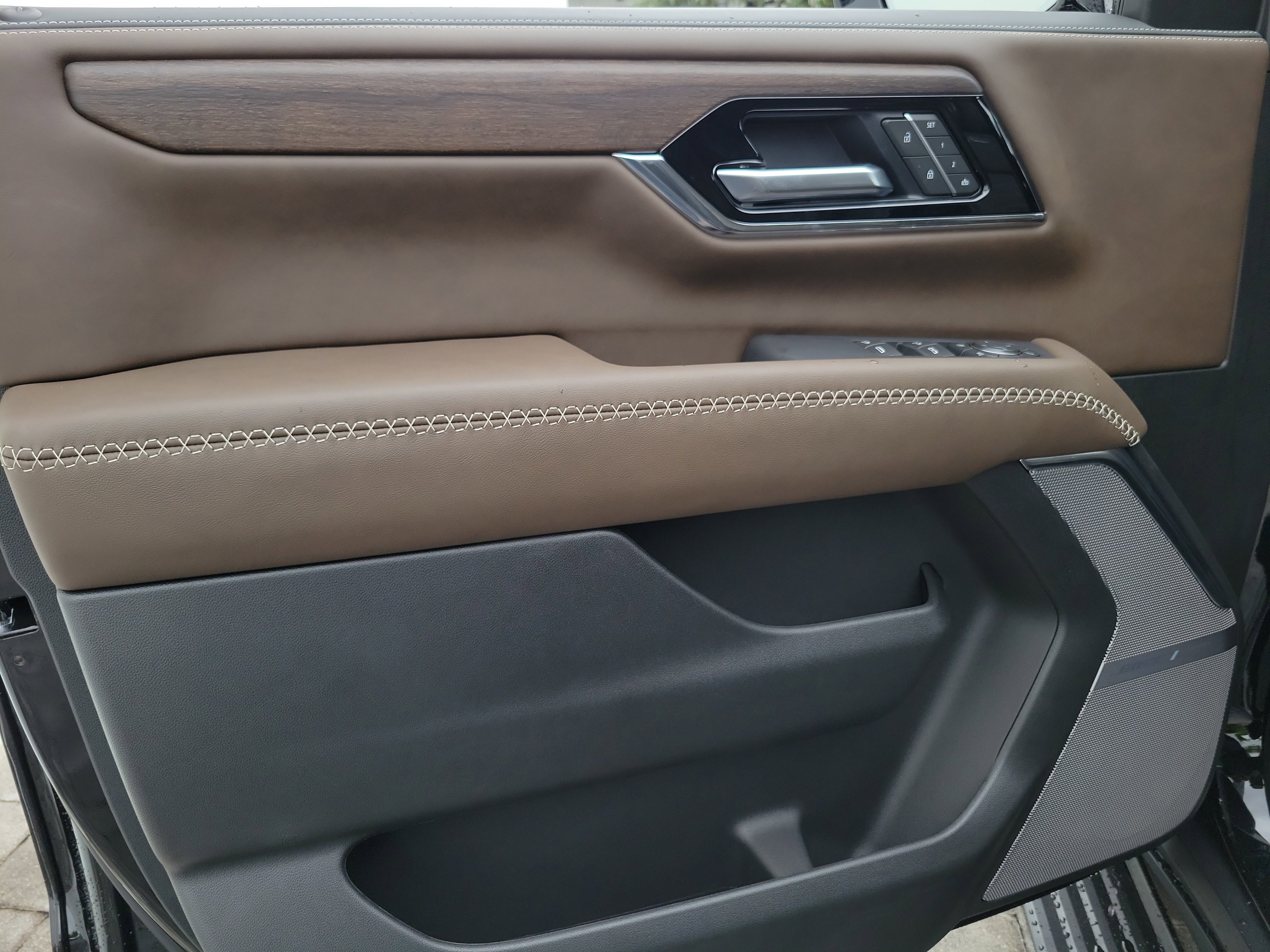 New 2026 GMC Yukon Denali Ultimate w/ LPO, Floor Liner Package AWD/4WD image 19