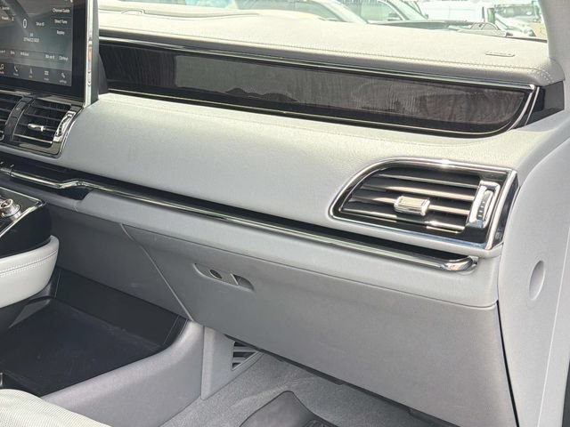Used 2018 Lincoln Navigator Select AWD/4WD image 27