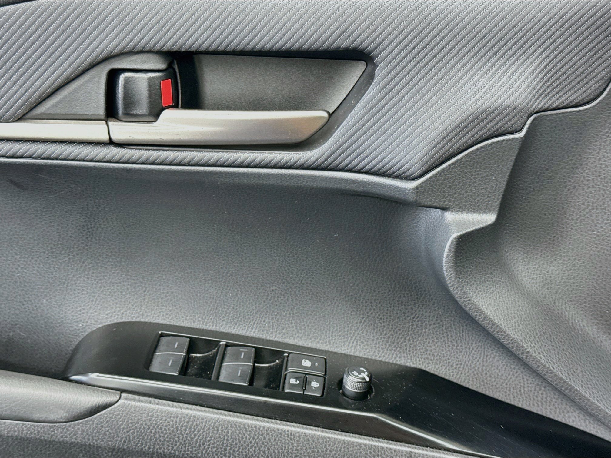 Used 2025 Toyota Camry SE FWD image 15