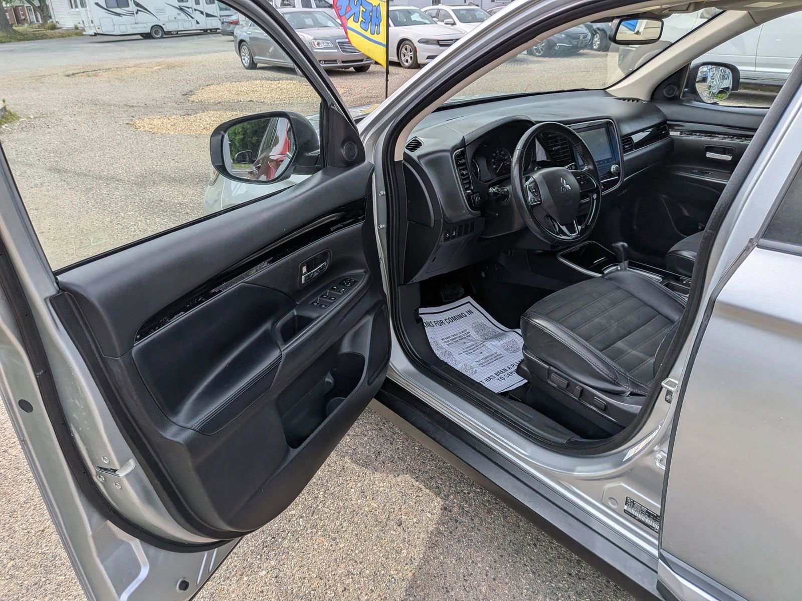 Used 2020 Mitsubishi Outlander SE FWD image 19