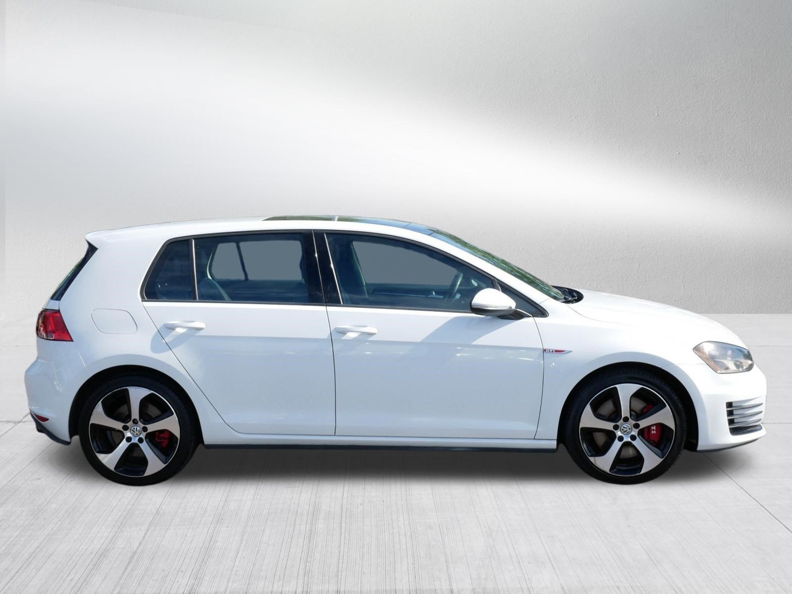Used 2017 Volkswagen GTI SE FWD image 8