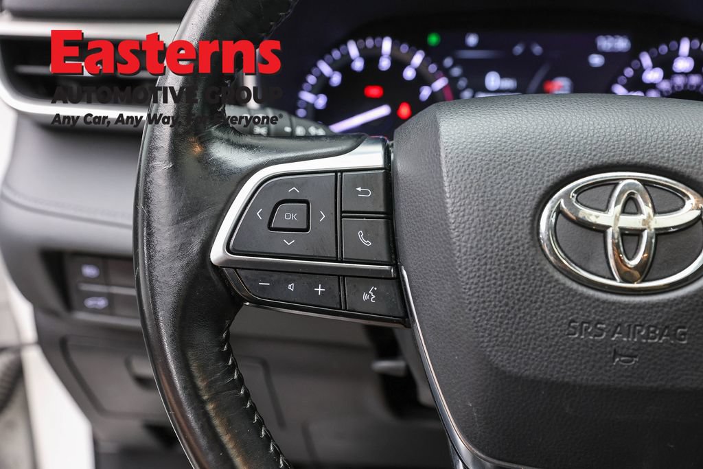 Used 2021 Toyota Highlander XLE AWD/4WD image 15