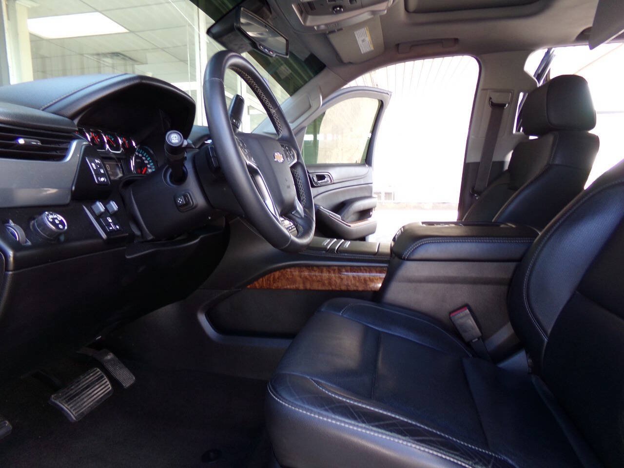 Used 2015 Chevrolet Suburban LTZ RWD image 19