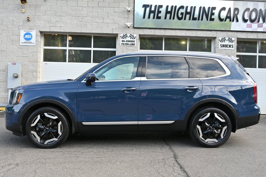 Used 2025 Kia Telluride S FWD image 3