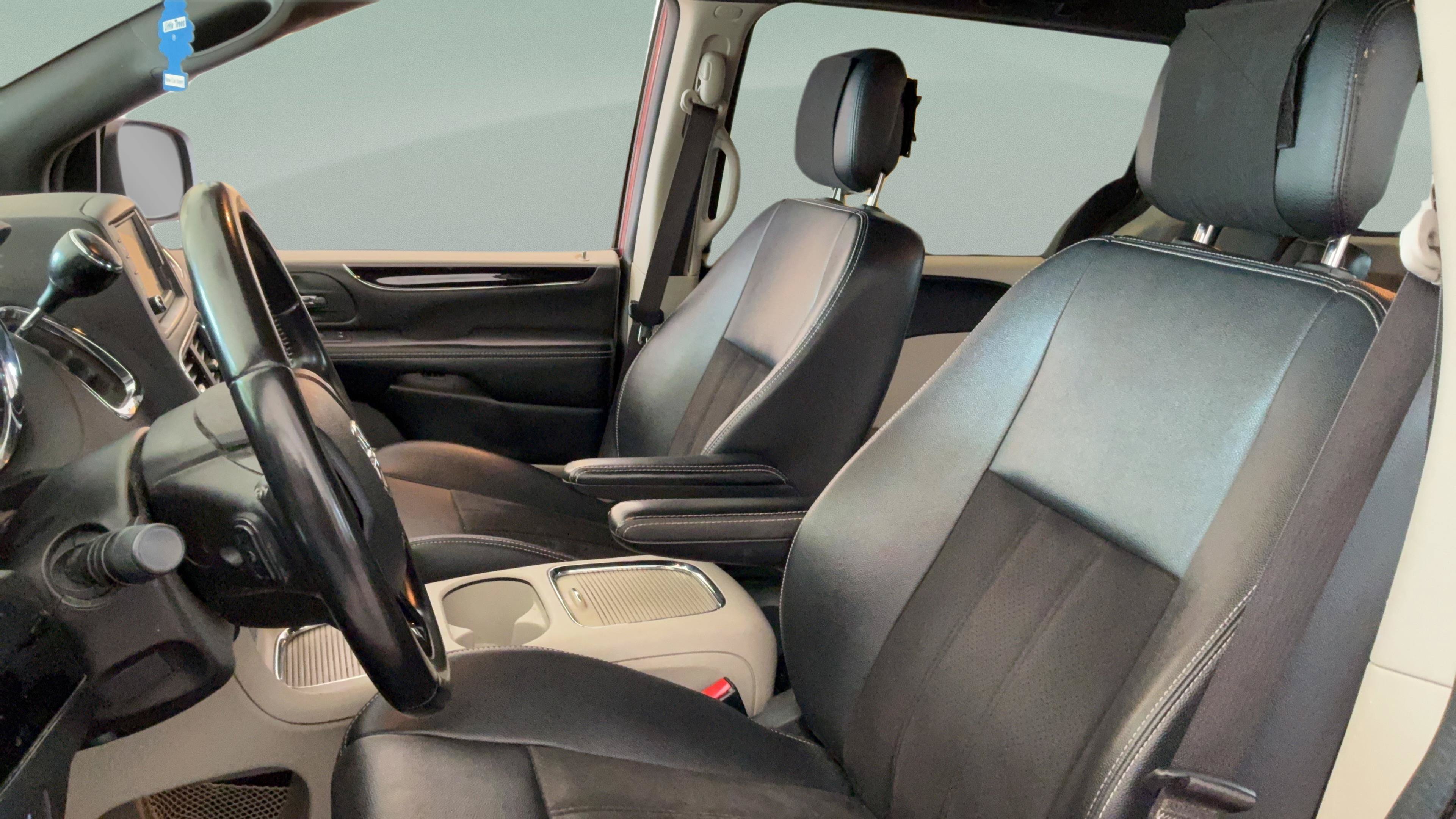 Used 2019 Dodge Grand Caravan SXT FWD image 15