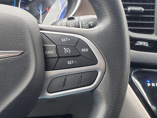 Used 2017 Chrysler Pacifica Touring image 21