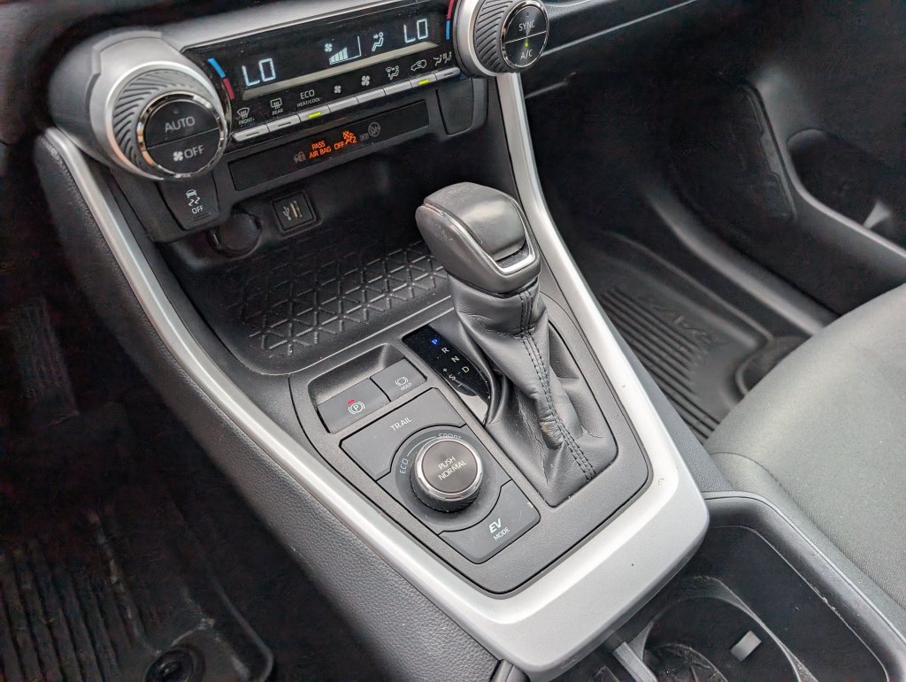 Used 2024 Toyota RAV4 SE AWD/4WD image 18