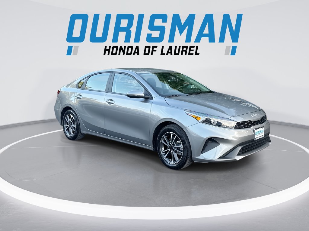 Used 2023 Kia Forte LXS w/ LXS Technology Package FWD image 2