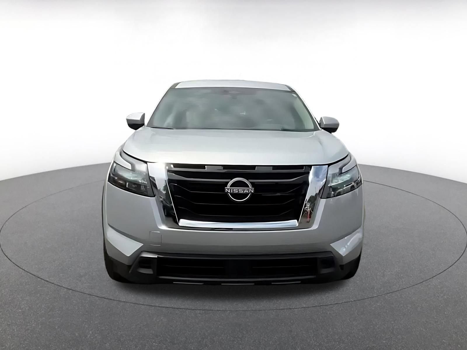 Used 2025 Nissan Pathfinder SV FWD image 4