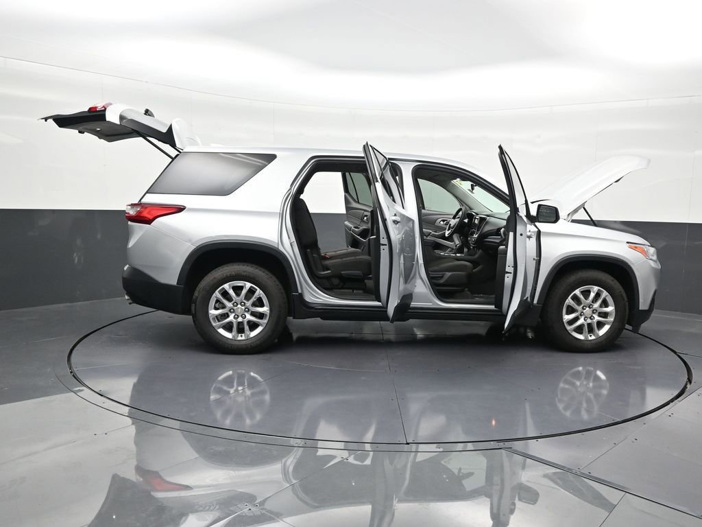 Used 2021 Chevrolet Traverse LS image 33
