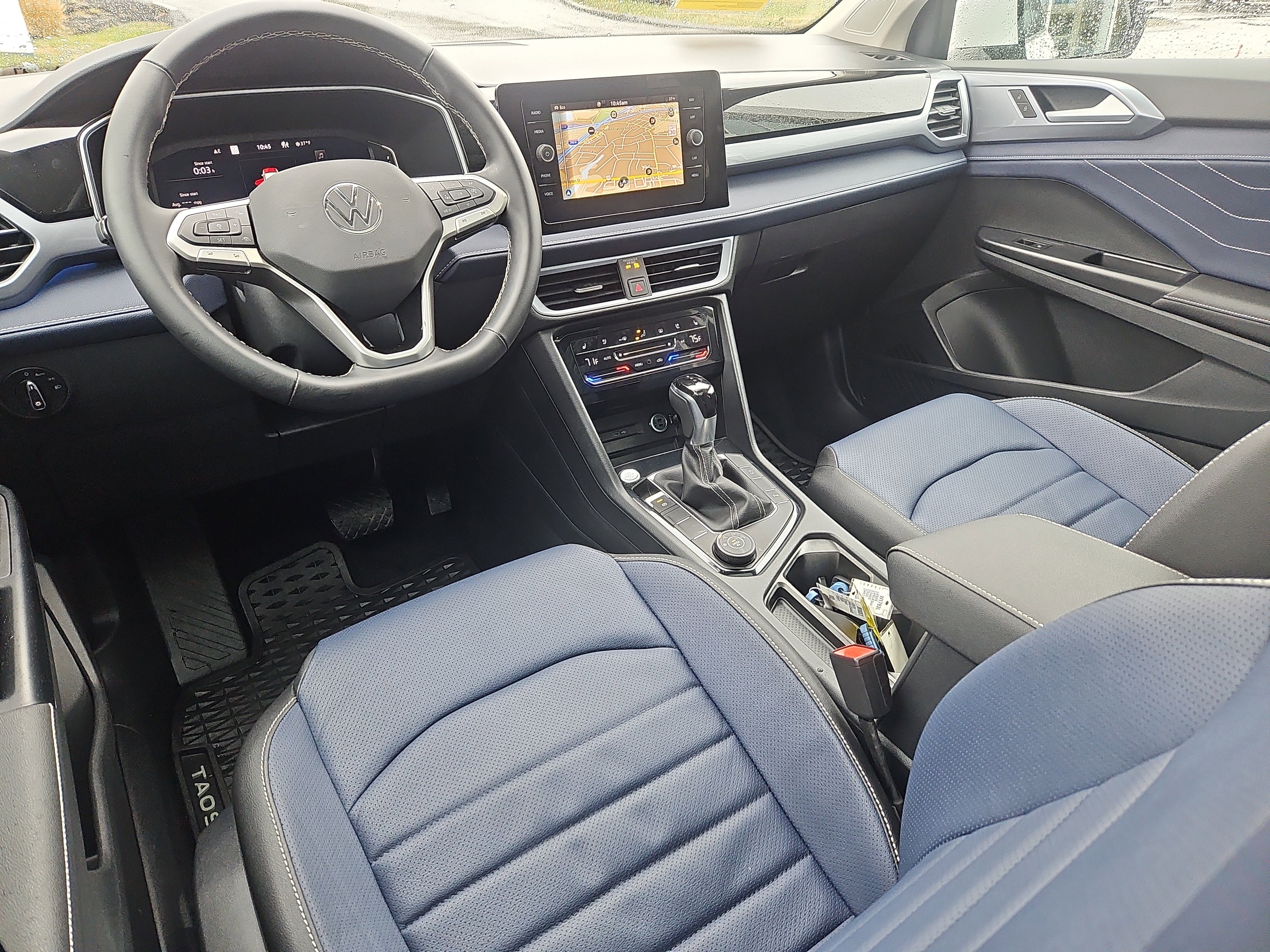 Used 2025 Volkswagen Taos SEL image 3