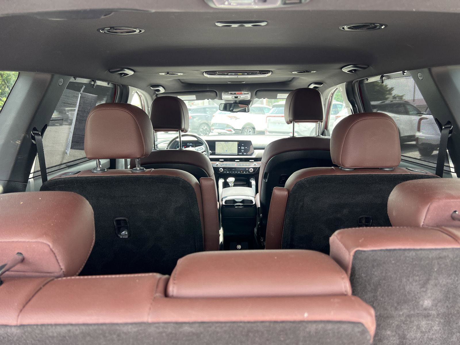 Used 2024 Kia Telluride EX w/ EX Captain's Chair Package image 17