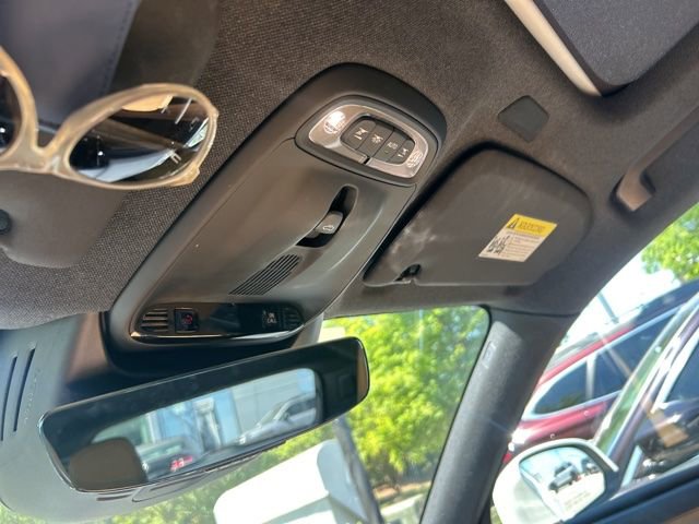 Used 2019 Volvo XC40 T5 Inscription image 2