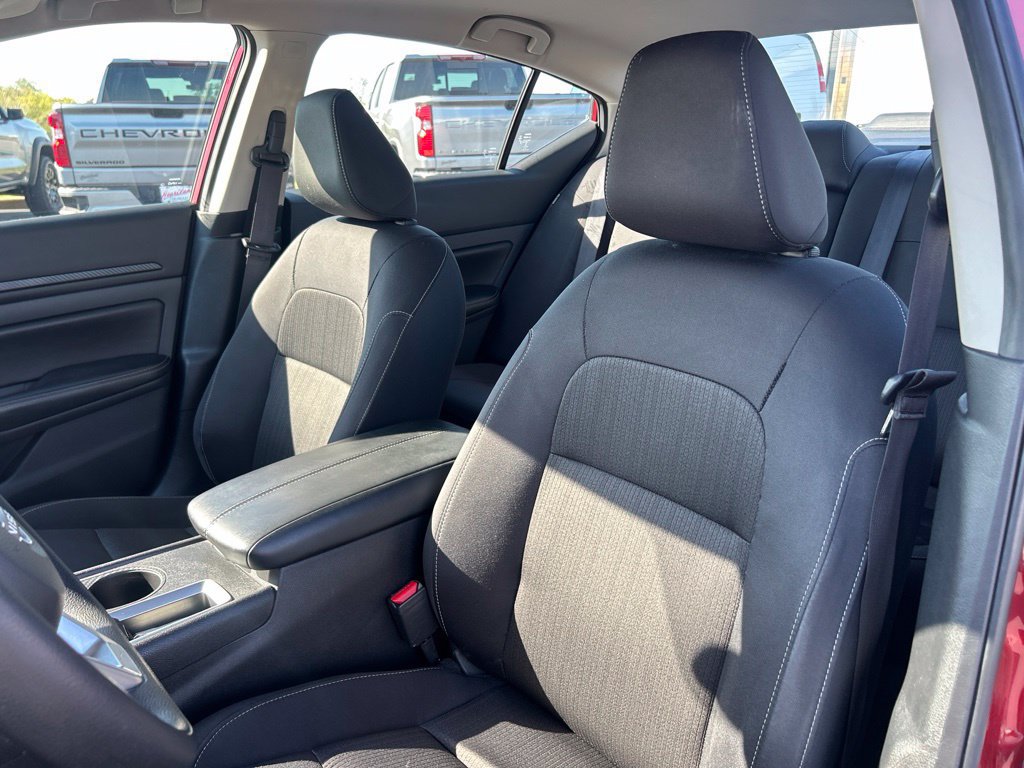 Used 2025 Nissan Altima 2.5 SV FWD image 17