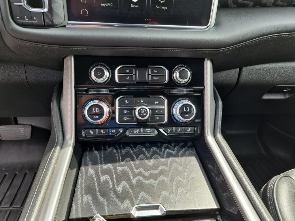 Used 2023 GMC Yukon XL Denali AWD/4WD image 28