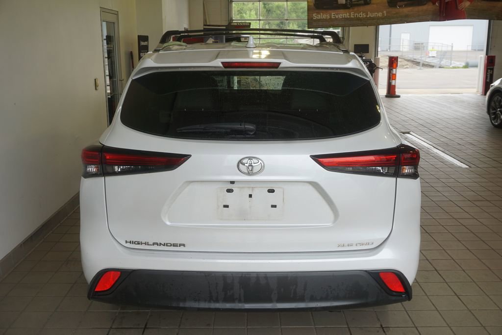 Used 2023 Toyota Highlander XLE AWD/4WD image 16