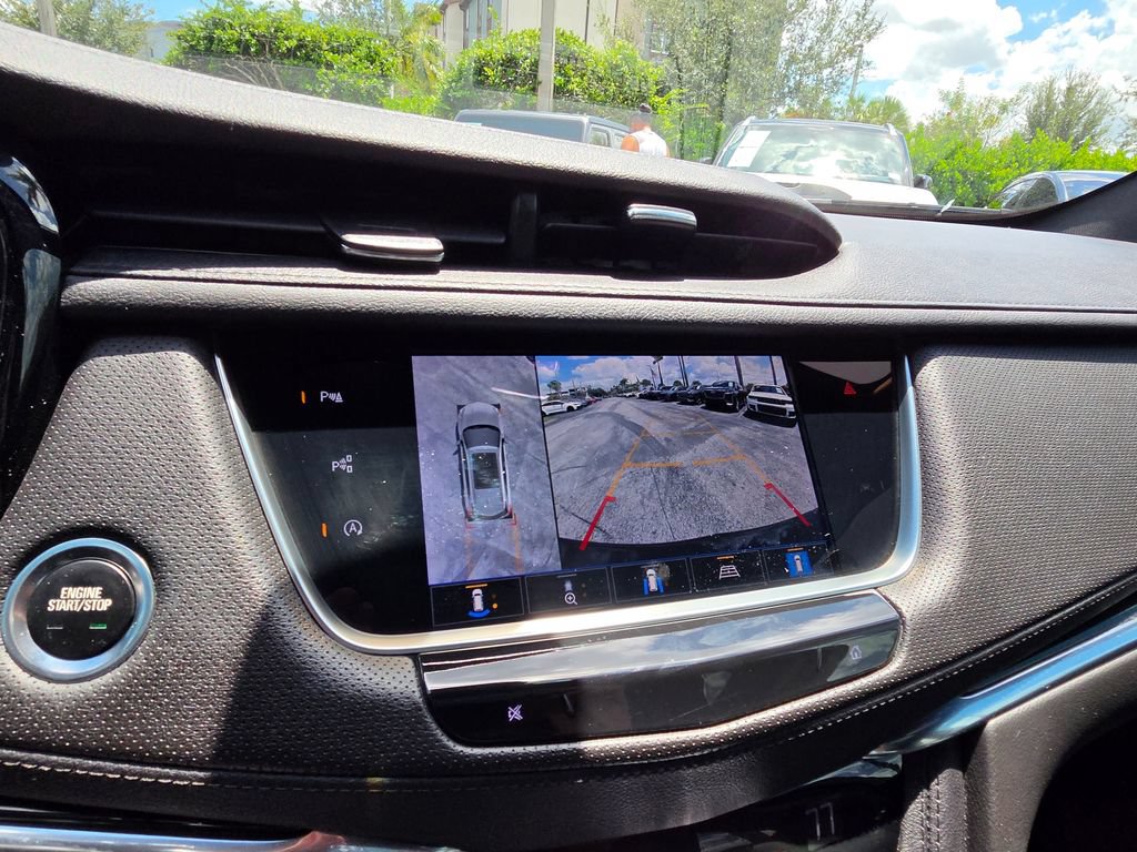 Used 2022 Cadillac XT5 Premium Luxury w/ Technology Package FWD image 3