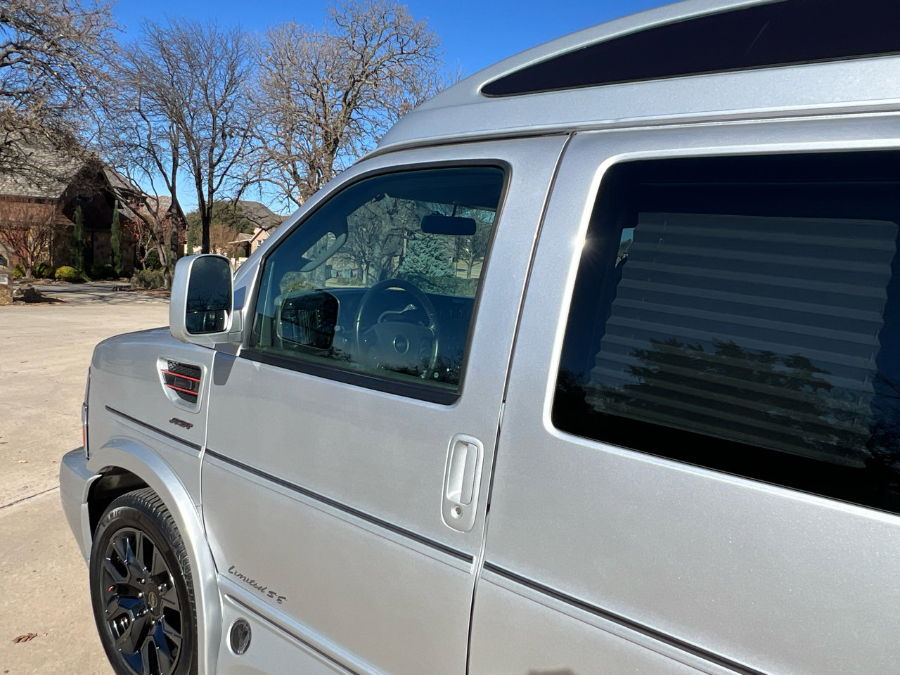 Used 2023 Chevrolet Express 2500 Extended image 18