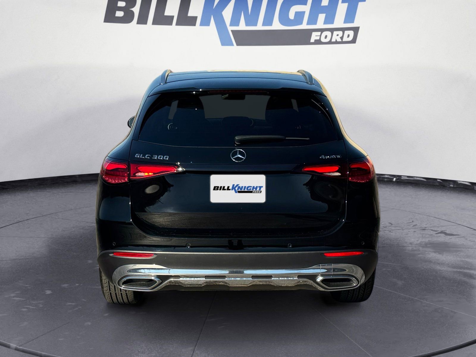 Used 2025 Mercedes-Benz GLC 300 4MATIC image 4