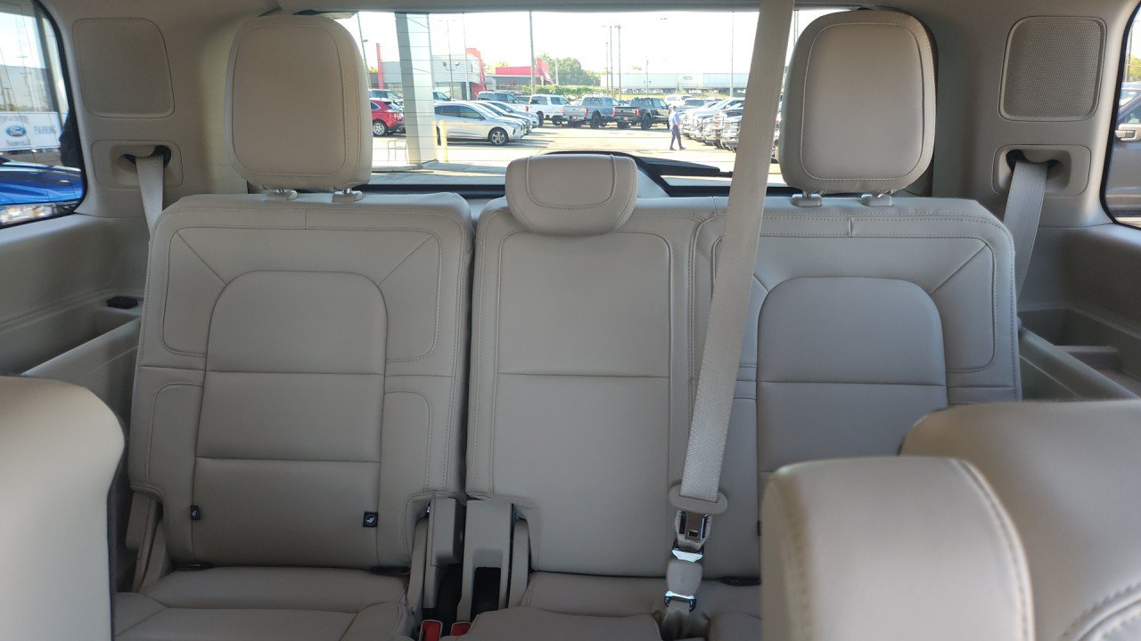 Used 2021 Lincoln Navigator Reserve w/ Luxury Package AWD/4WD image 13