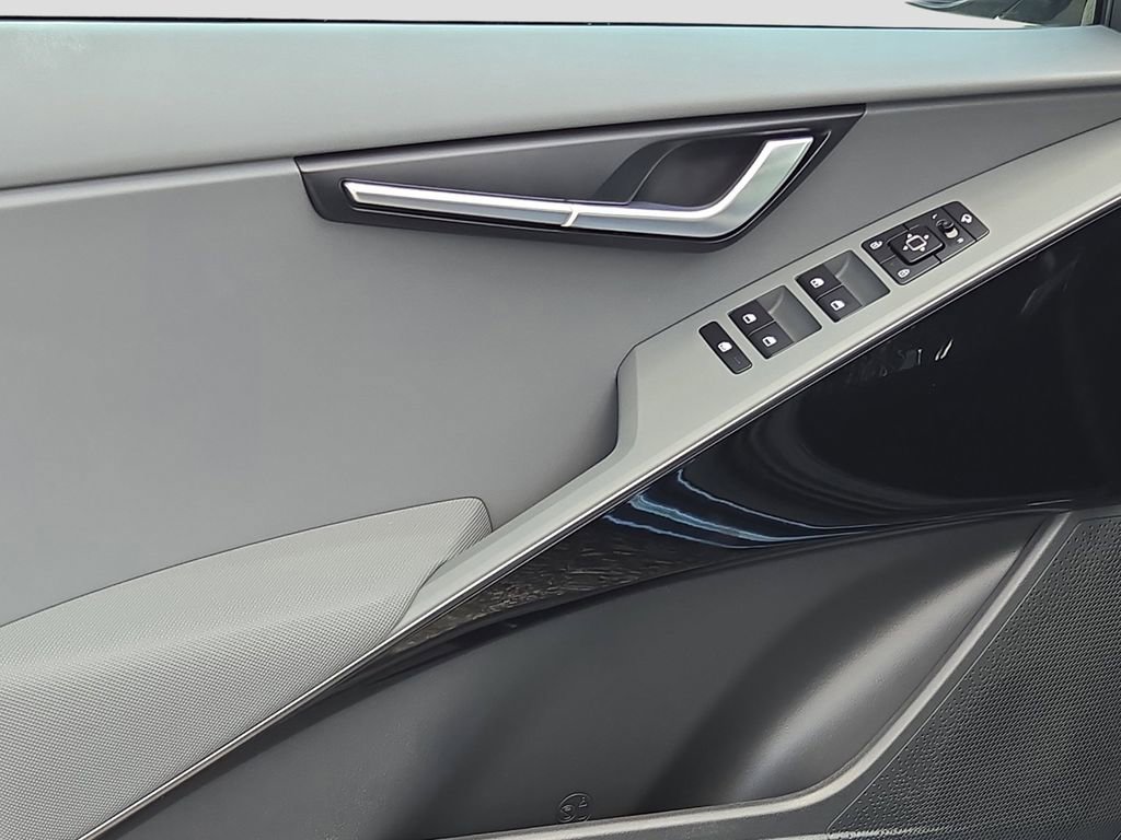 New 2025 Kia Niro EX Touring image 15
