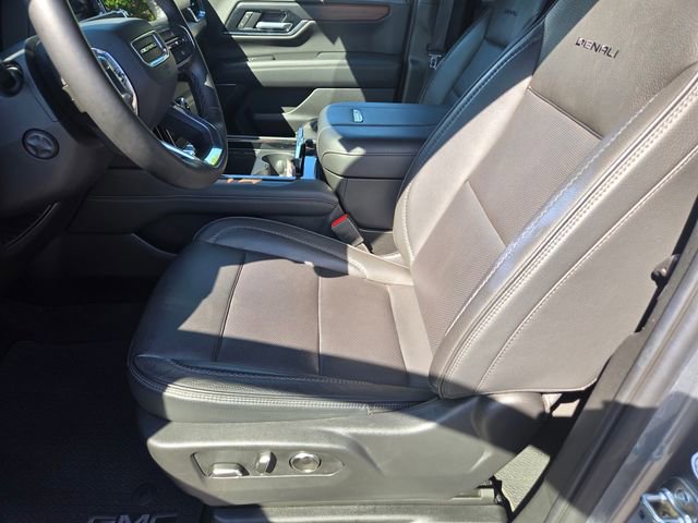 Used 2025 GMC Yukon XL Denali AWD/4WD image 13