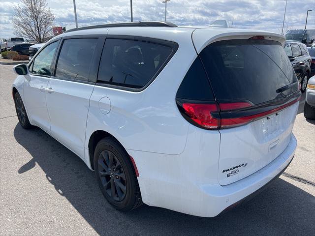 Certified 2021 Chrysler Pacifica Touring-L w/ S Appearance Package image 2