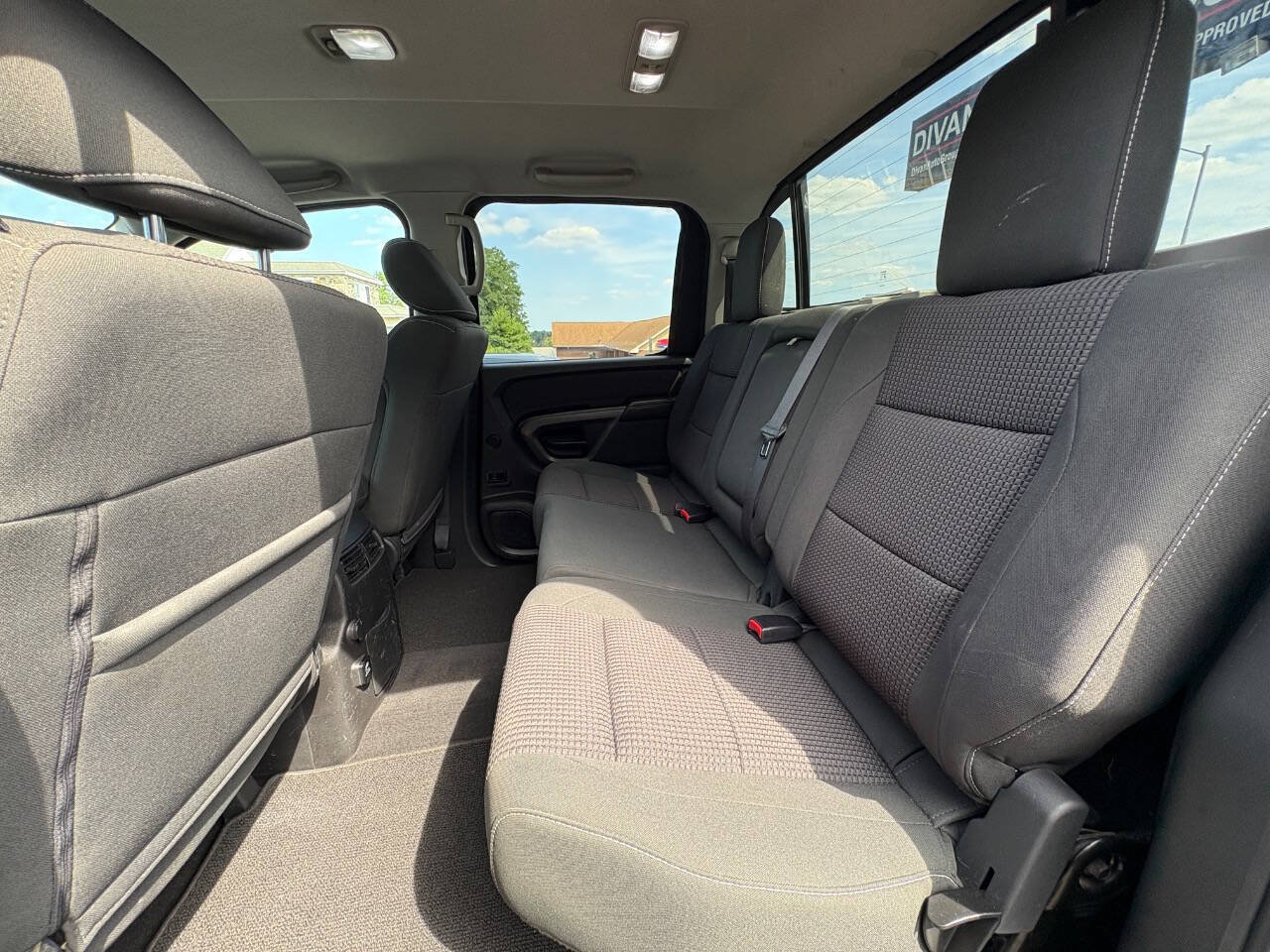 Used 2015 Nissan Titan PRO-4X AWD/4WD image 11