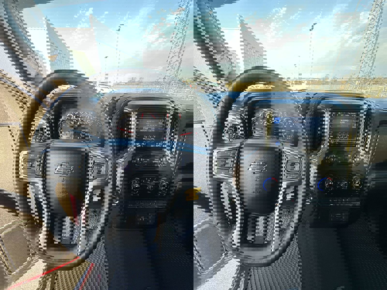 Used 2022 Chevrolet Silverado 1500 RST w/ Z71 Off-Road Package AWD/4WD image 11