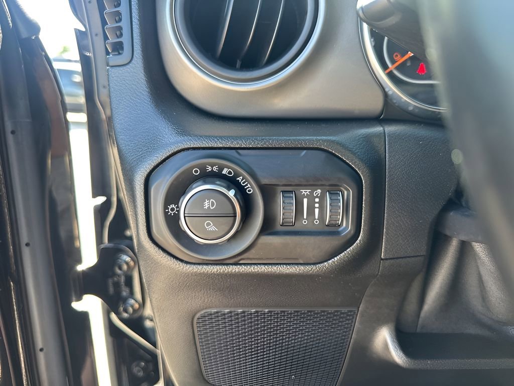 Used 2022 Jeep Gladiator Willys image 28