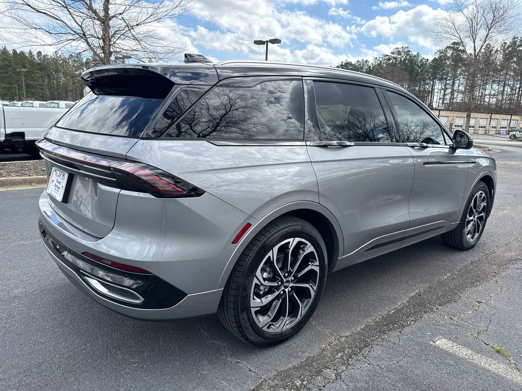 Used 2025 Lincoln Nautilus Reserve image 5