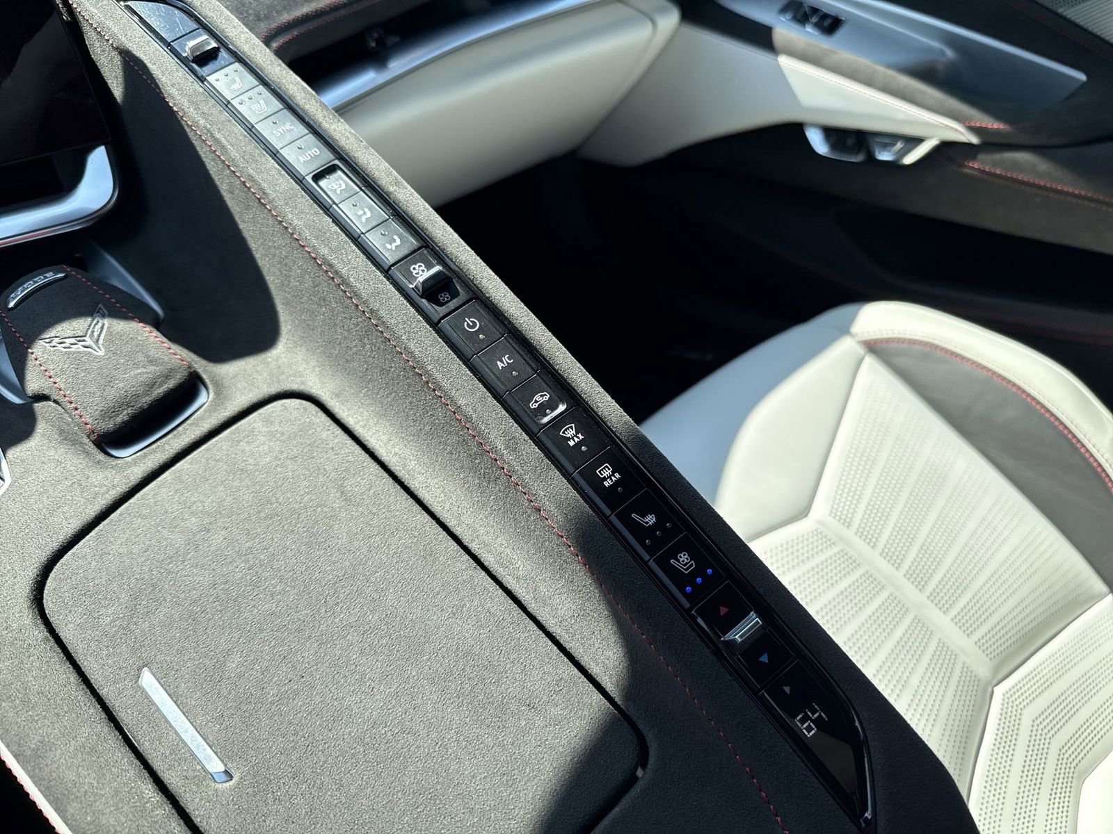 Used 2023 Chevrolet Corvette Stingray Premium Conv w/ Z51 Performance Package image 19