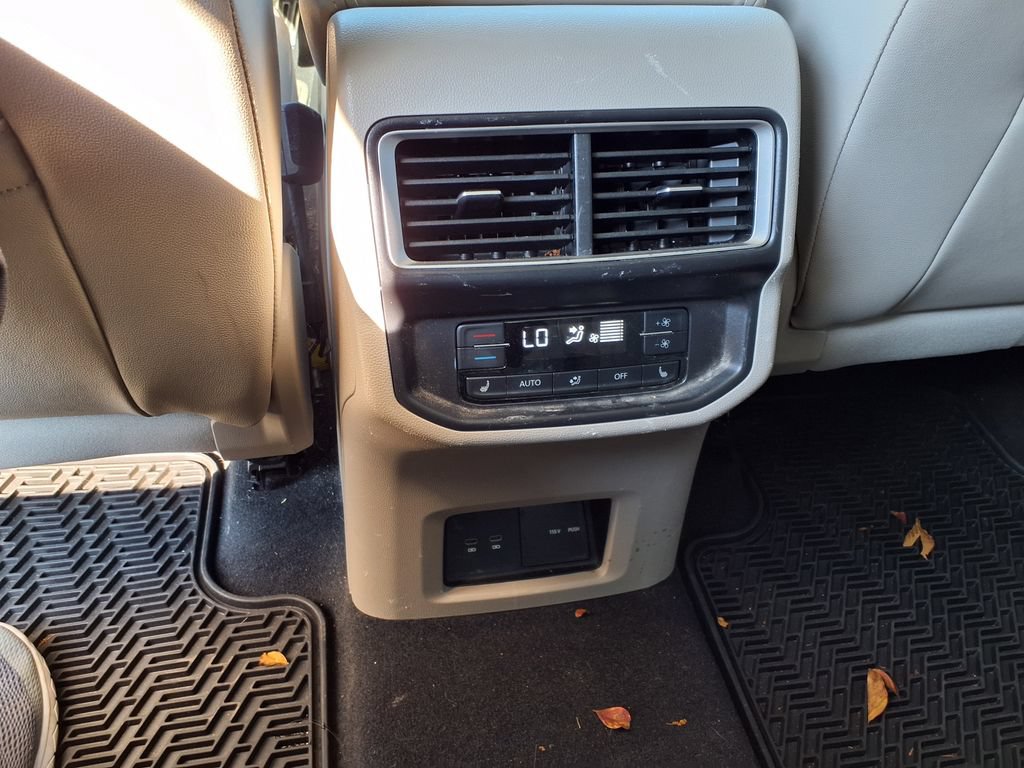Used 2025 Volkswagen Atlas SEL Premium R-Line AWD/4WD image 16