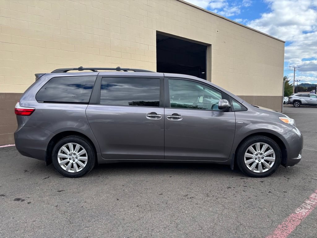 Used 2017 Toyota Sienna XLE w/ XLE Navigation Package AWD/4WD image 3