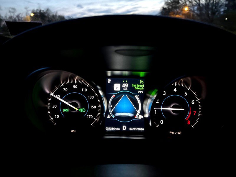 Used 2020 Jaguar F-PACE Premium image 19