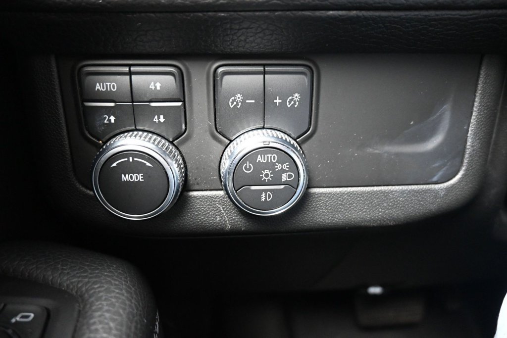 Used 2023 GMC Yukon Denali AWD/4WD image 14