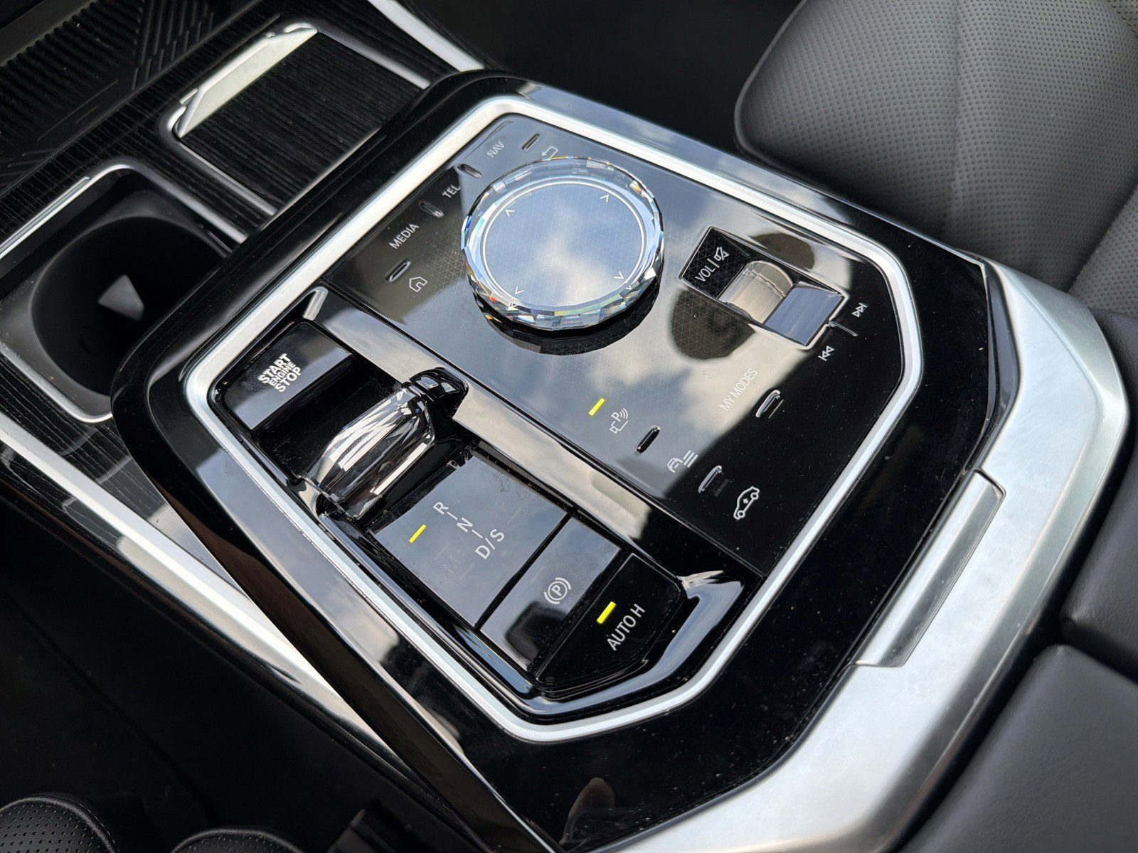Certified 2025 BMW 740i xDrive AWD/4WD image 31