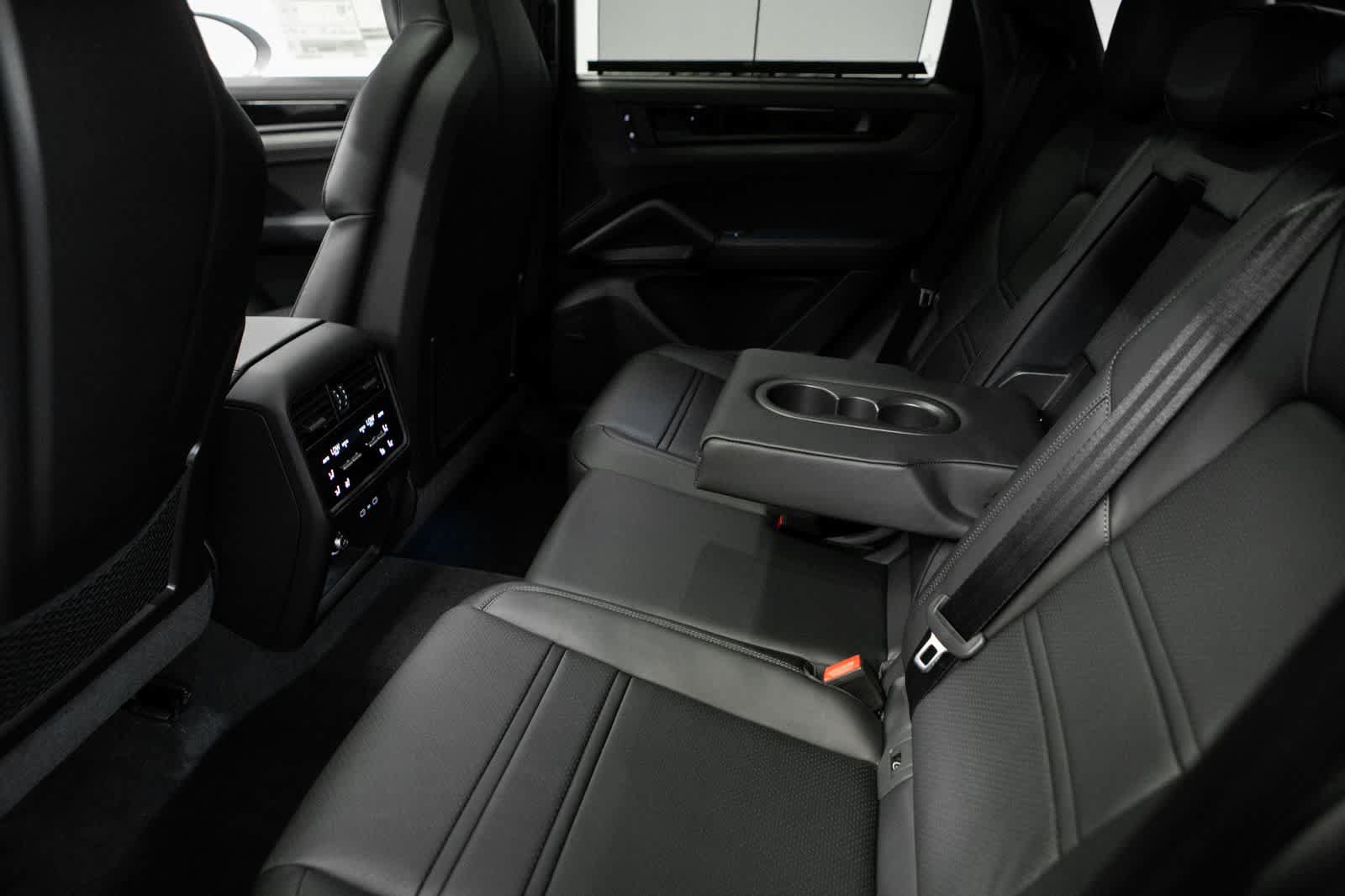 New 2026 Porsche Cayenne GTS AWD/4WD image 33