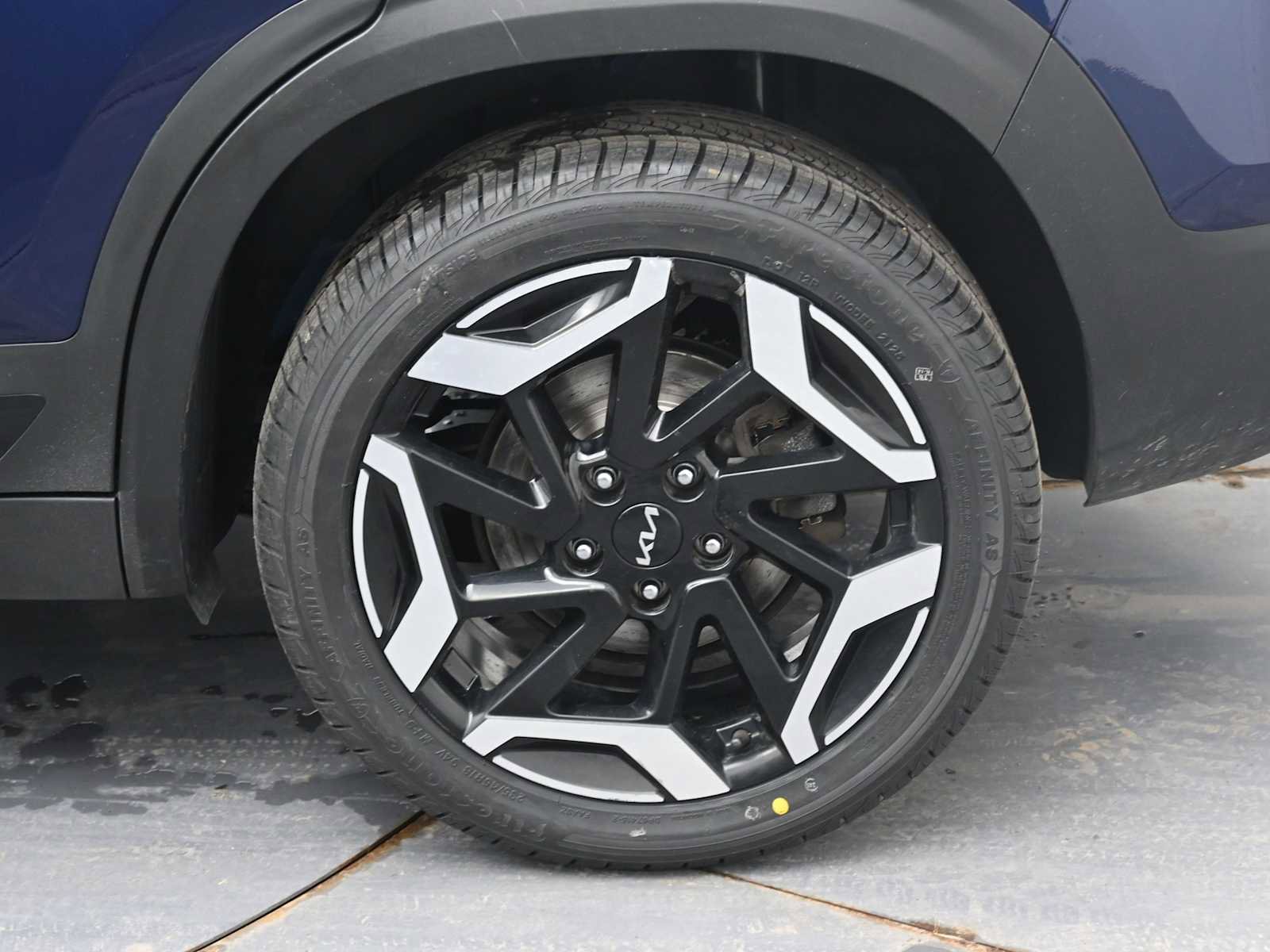 Used 2024 Kia Seltos SX w/ SX Sunroof Package image 5