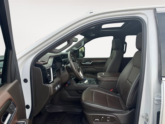 Used 2024 GMC Sierra 3500 Denali w/ Denali Reserve Package image 9