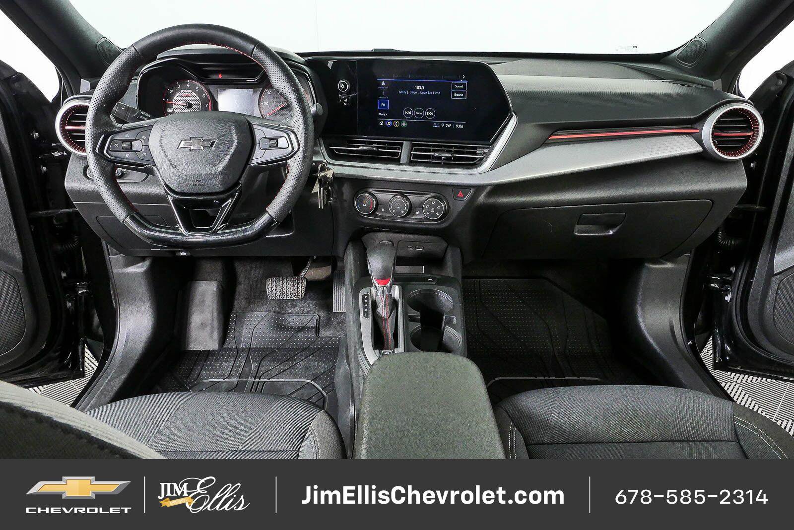 Certified 2025 Chevrolet Trax RS w/ Sunroof Package FWD image 17