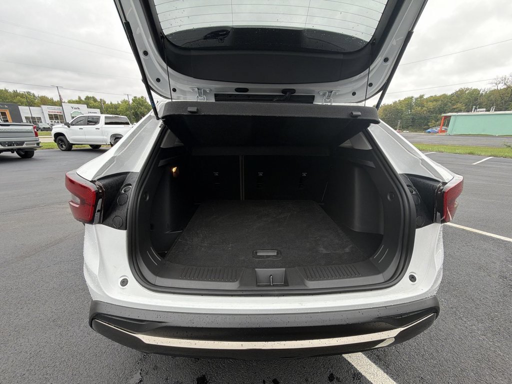 Used 2025 Chevrolet Trax ACTIV FWD image 26