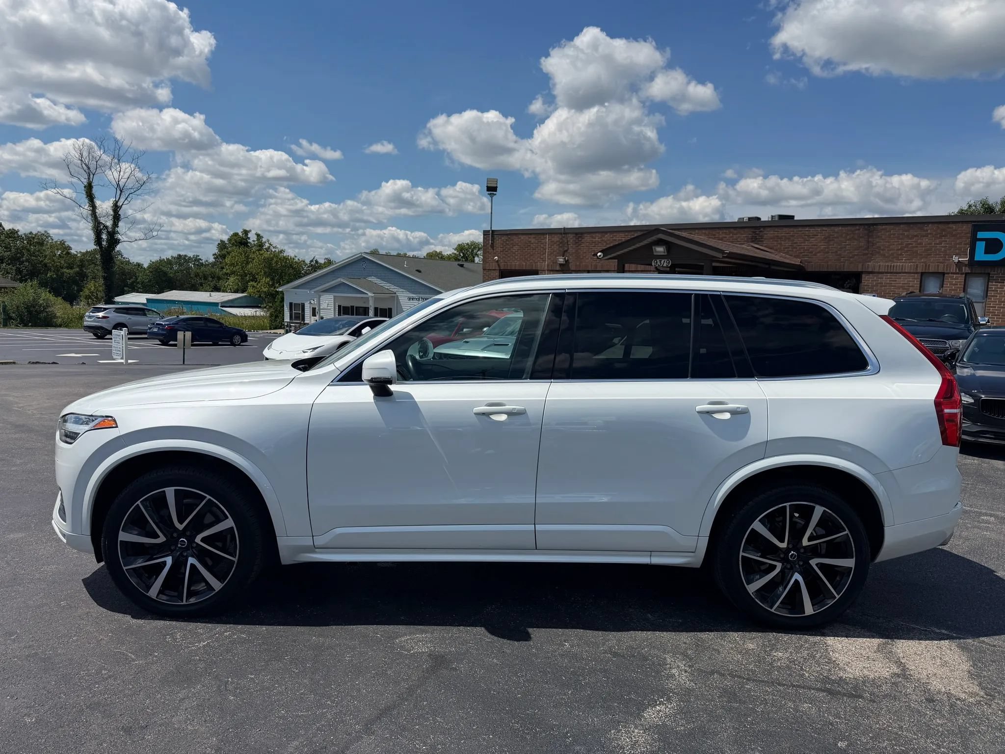 Used 2020 Volvo XC90 T6 Momentum w/ Protection Package AWD/4WD image 6