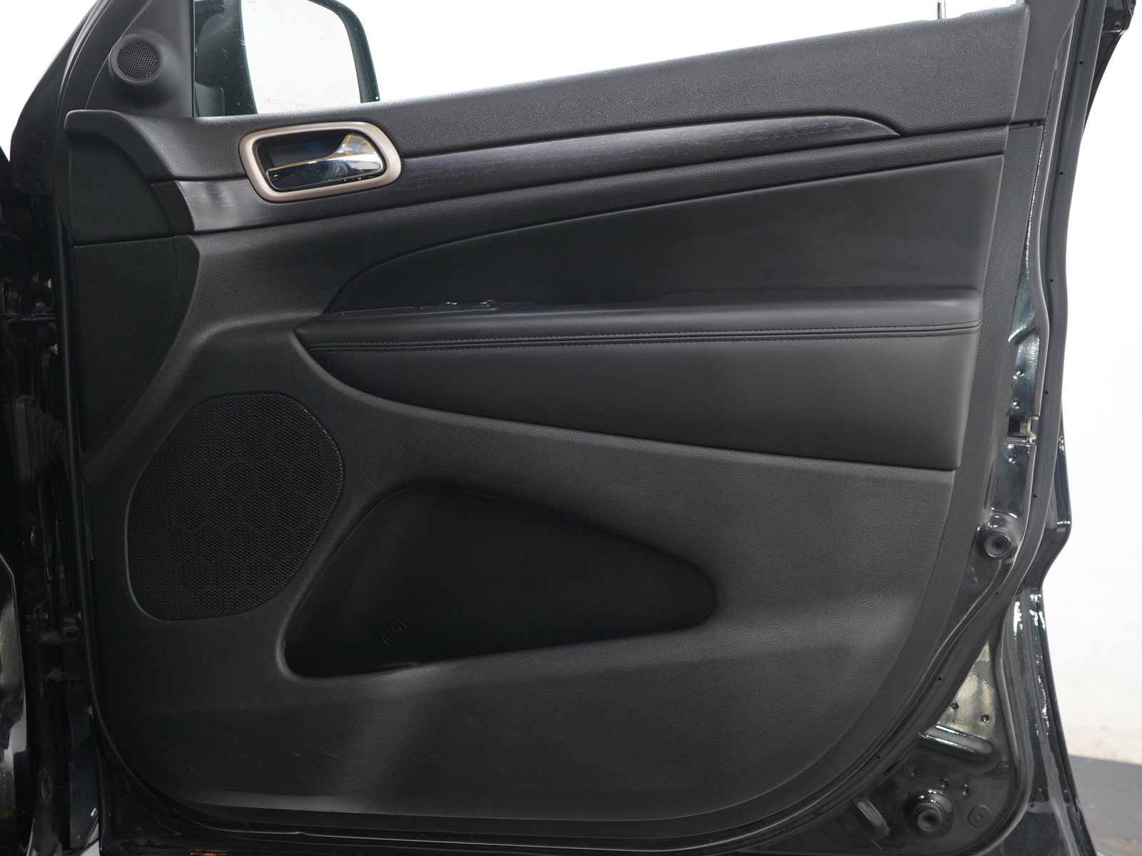 Used 2014 Jeep Grand Cherokee Laredo AWD/4WD image 9