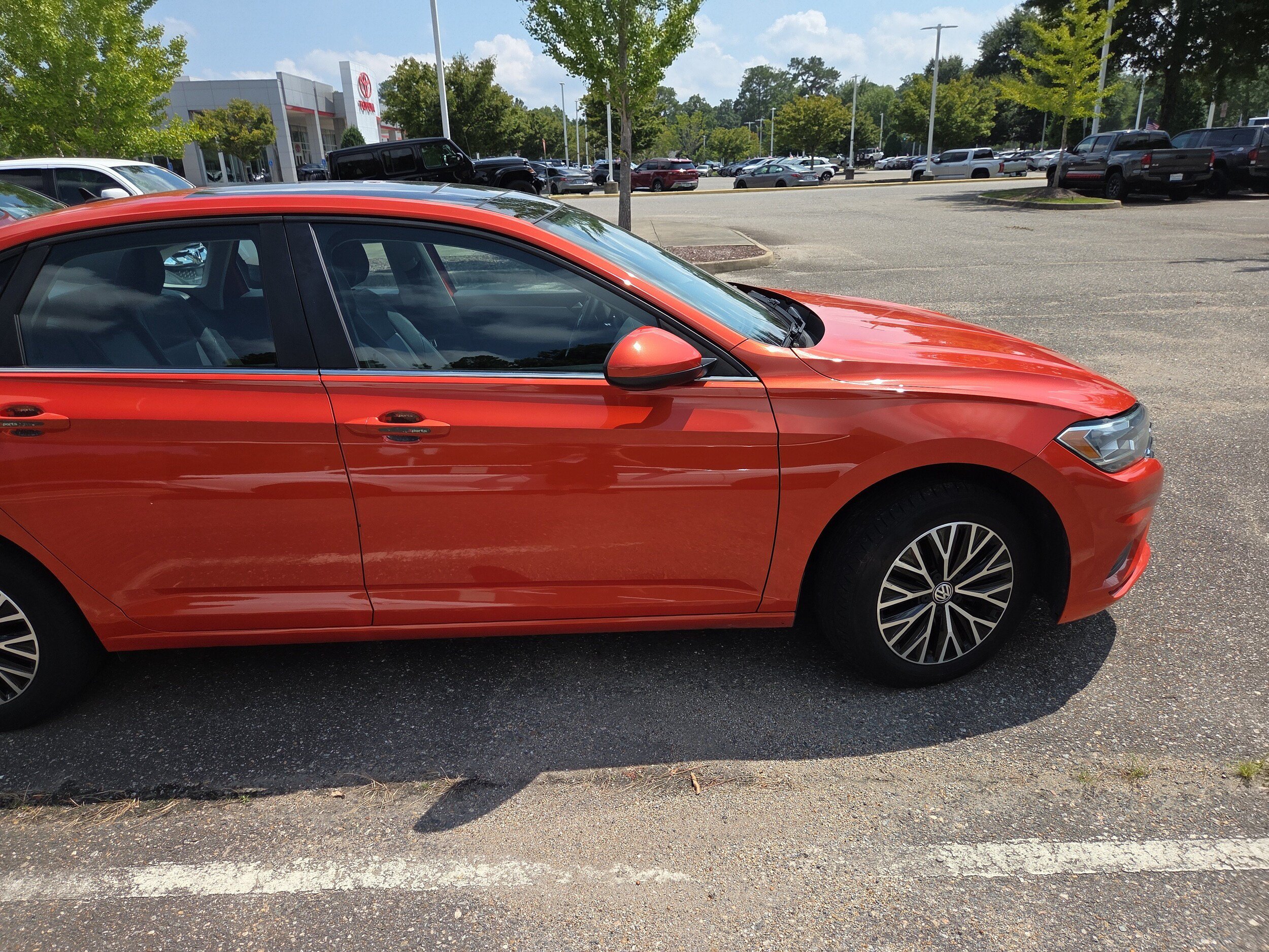 Used 2020 Volkswagen Jetta SE w/ SE Cold Weather Package FWD image 2