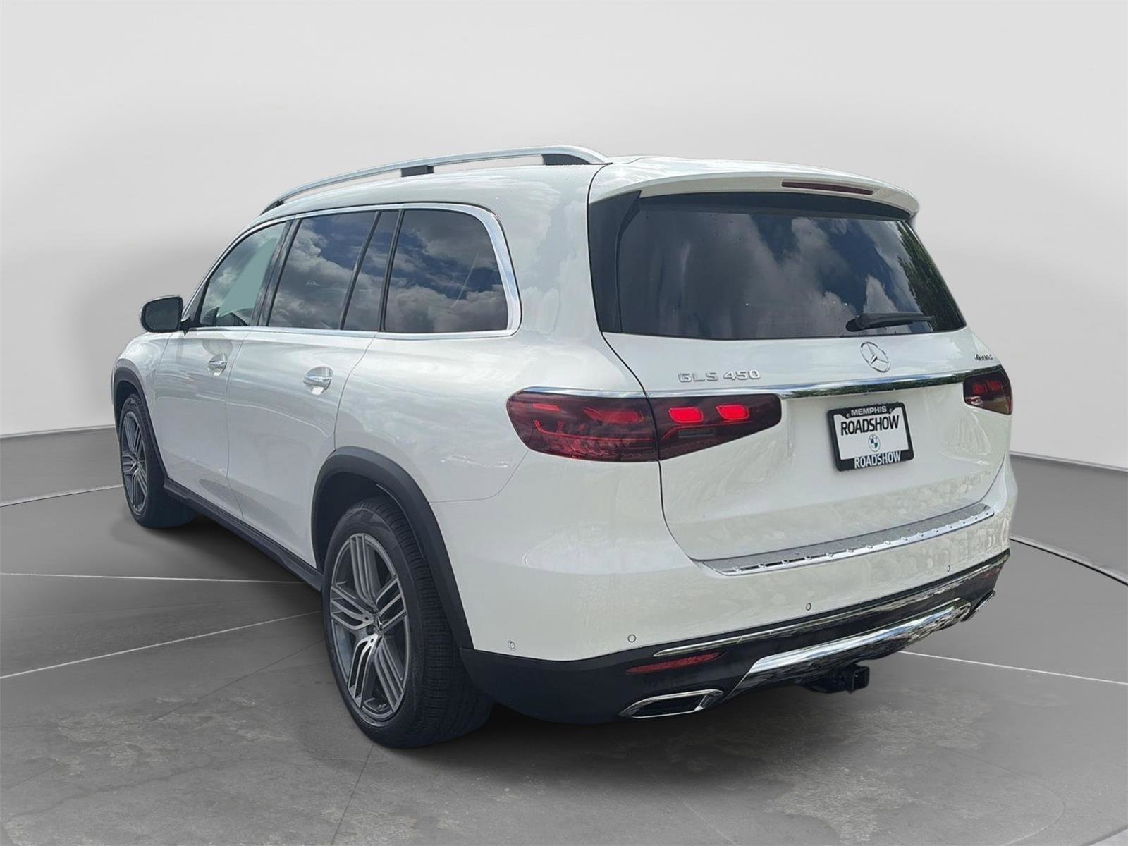 Used 2024 Mercedes-Benz GLS 450 4MATIC image 3